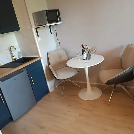 Appartement Dans Securisee Et Calme Proche Commerces