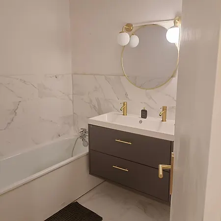 Dans Securisee Et Calme Proche Commerces Appartement